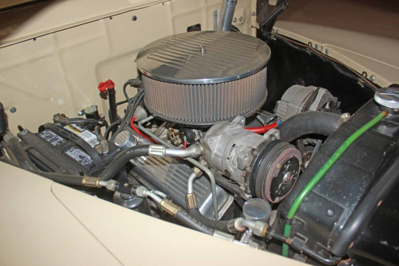 1948 Ford Super Deluxe