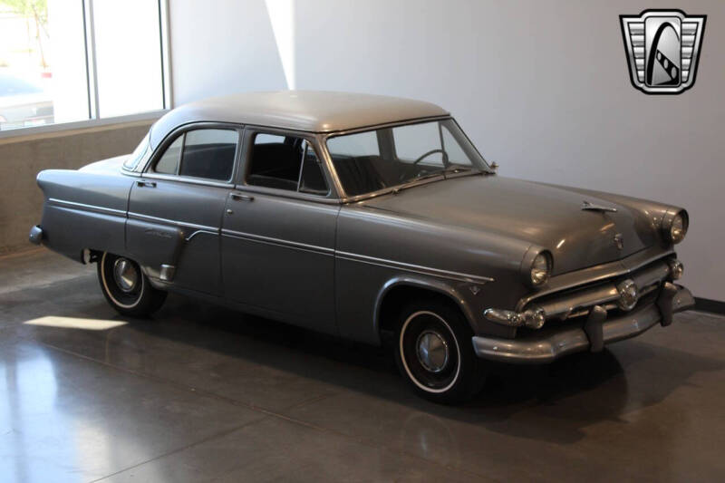 1954 Ford Crestline