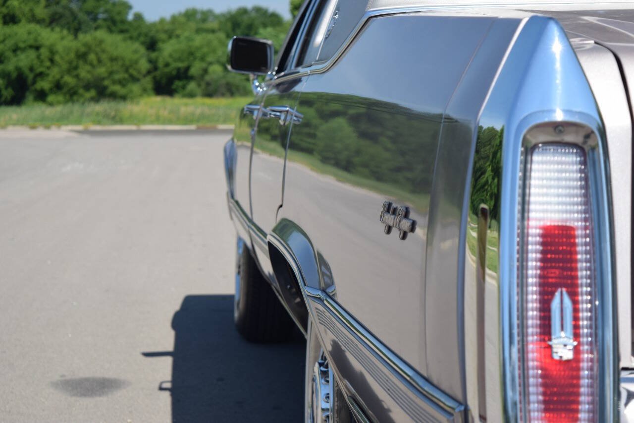 1991 Cadillac Brougham 28