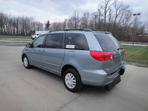 2010 Toyota Sienna LE 7-Passenger