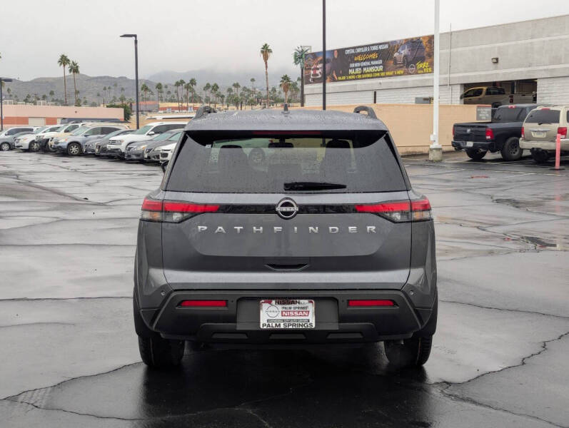 2025 Nissan Pathfinder SV