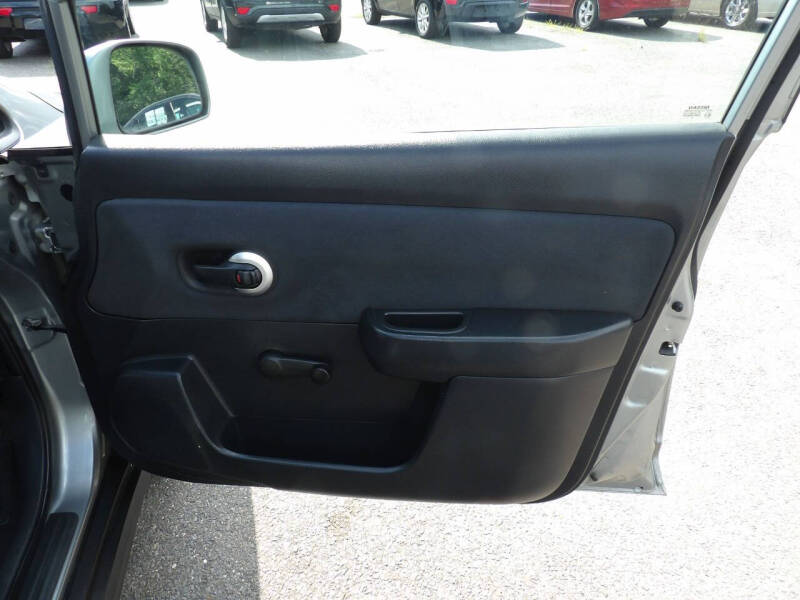 2009 Nissan Versa 1.8 S