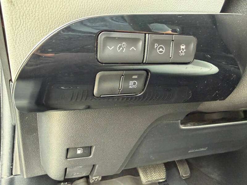 2021 Toyota Prius XLE