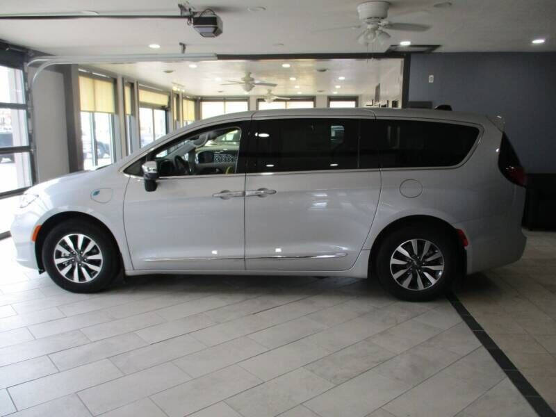 2023 Chrysler Pacifica Plug-In Hybrid Limited