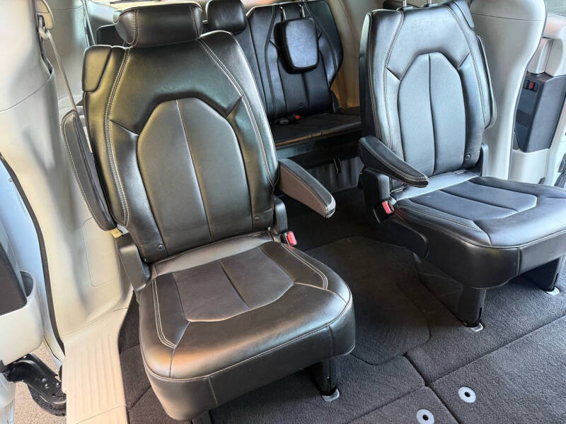 2020 Chrysler Voyager LXi