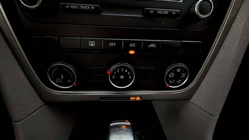 2014 Volkswagen Passat 1.8T S PZEV