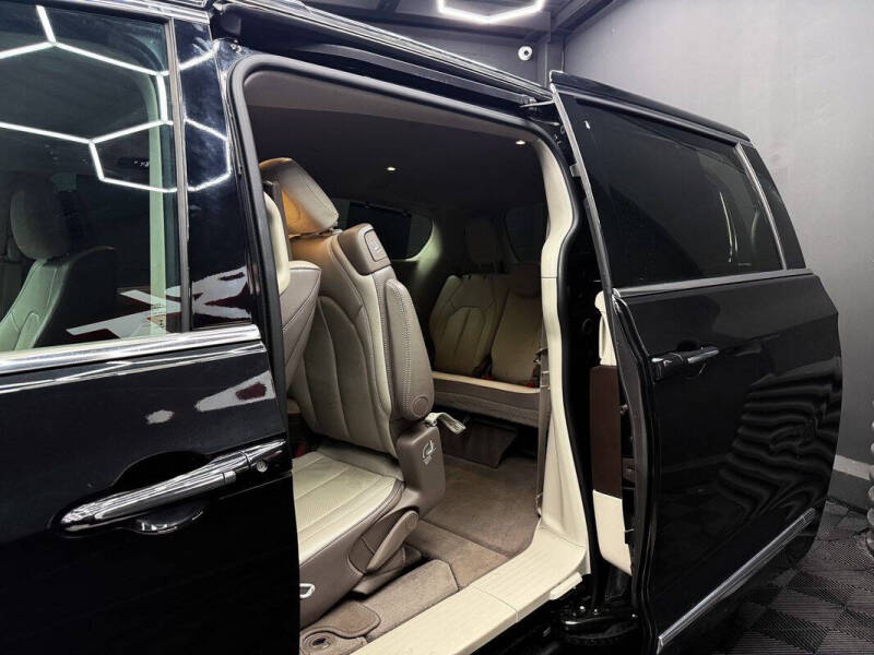 2017 Chrysler Pacifica Touring-L Plus