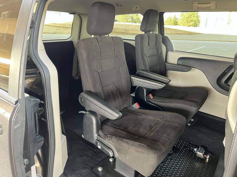 2017 Dodge Grand Caravan SE - Photo 32