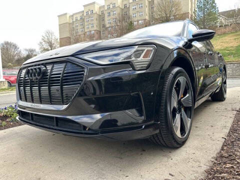 2022 Audi e-tron quattro Premium Plus