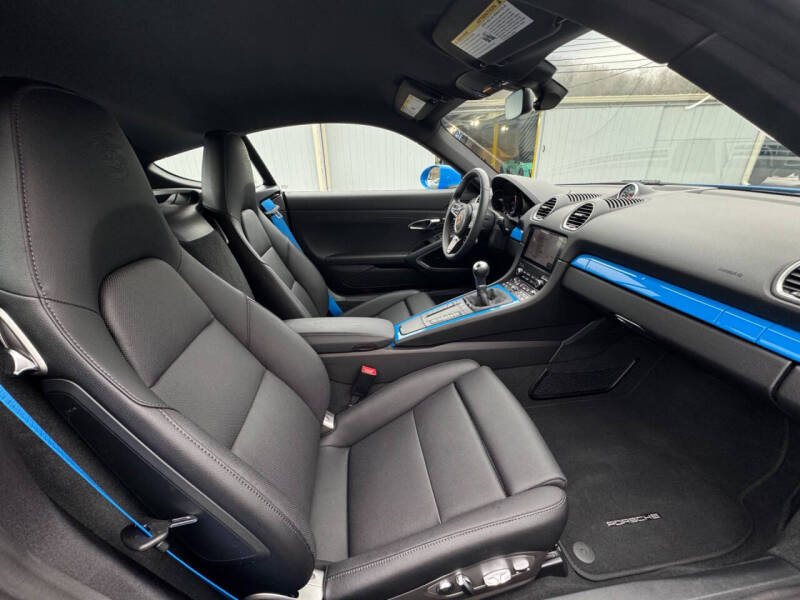 2025 Porsche 718 Cayman