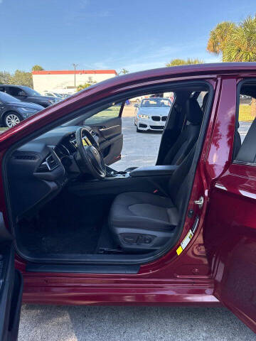 2020 Toyota Camry Hybrid LE