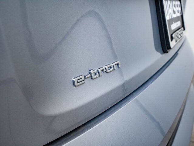2022 Audi e-tron quattro Premium