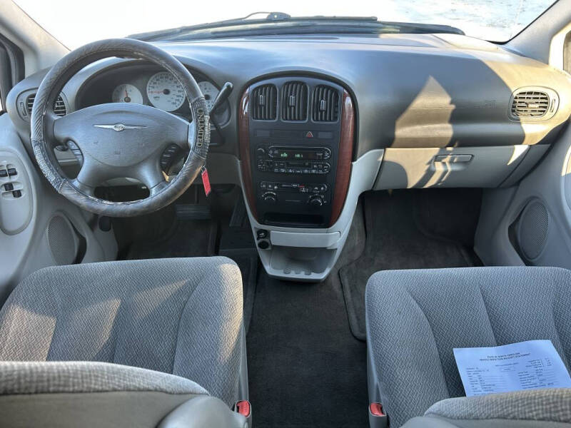 2005 Chrysler Town and Country