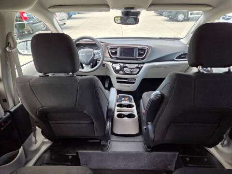 2024 Chrysler Voyager LX
