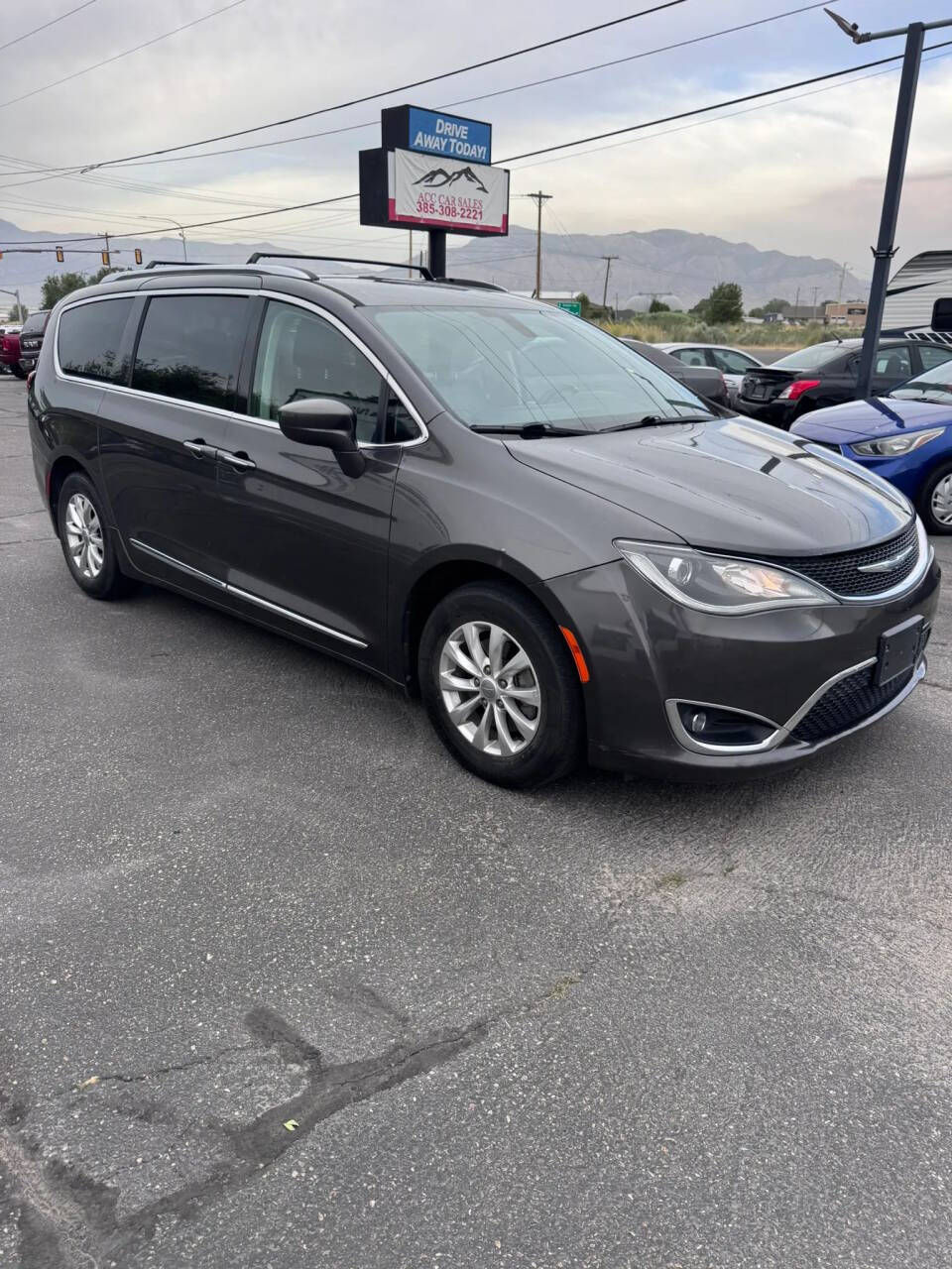 Gray 2018 Chrysler Pacifica Touring L Touring L 4dr Mini-Van 1