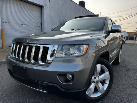2011 Jeep Grand Cherokee for sale at Illinois Auto Sales in Paterson NJ