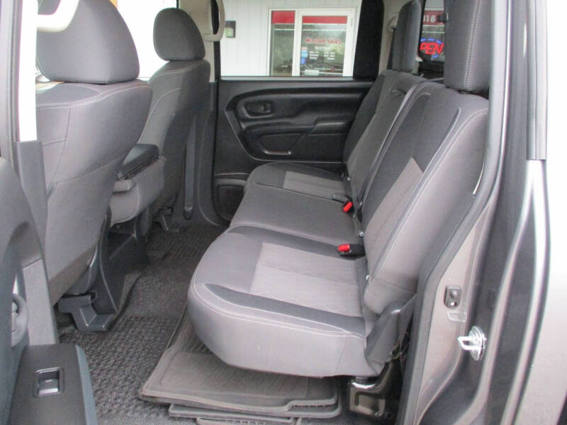 2023 Nissan Titan SV