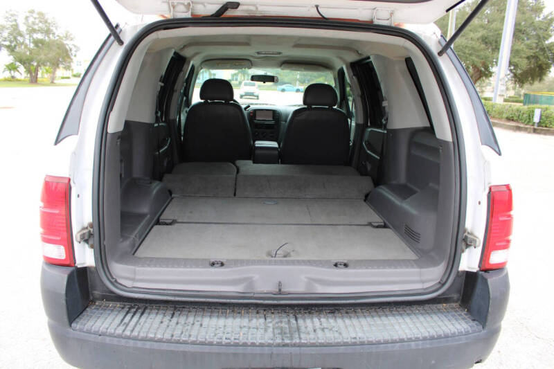 2004 Ford Explorer XLS