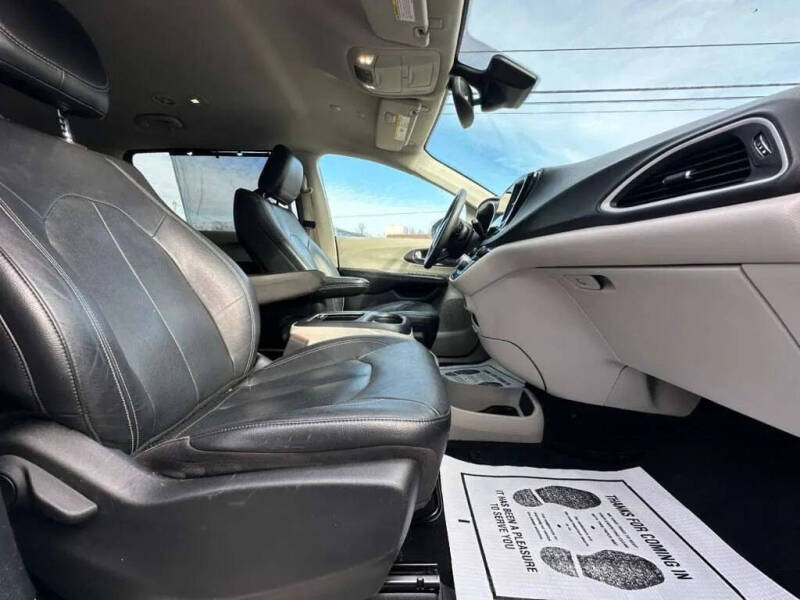 2022 Chrysler Pacifica Touring L