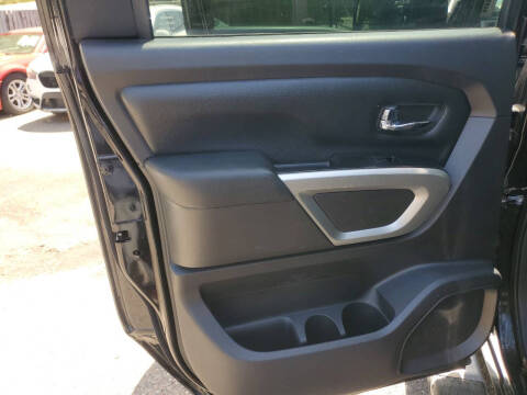 2017 Nissan Titan SV