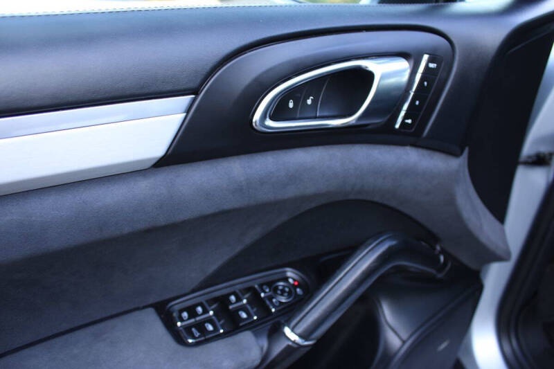 2016 Porsche Cayenne GTS