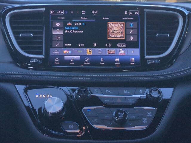 2025 Chrysler Pacifica Select