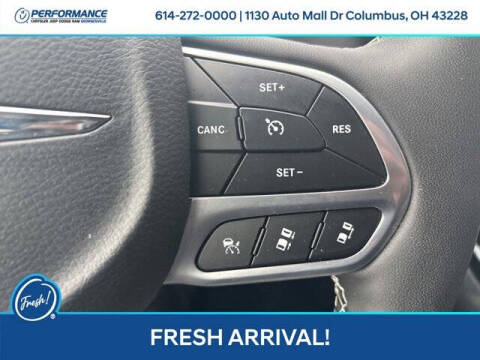 2025 Chrysler Pacifica Plug-In Hybrid Select