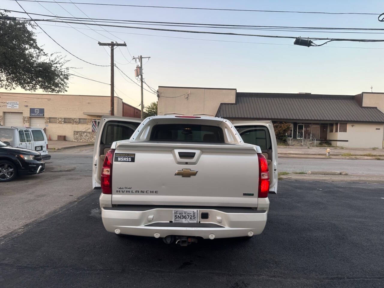 2010 Chevrolet Avalanche for sale at Sarenco Auto Inc in Dallas, TX