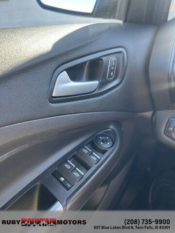 2017 Ford C-MAX Hybrid SE