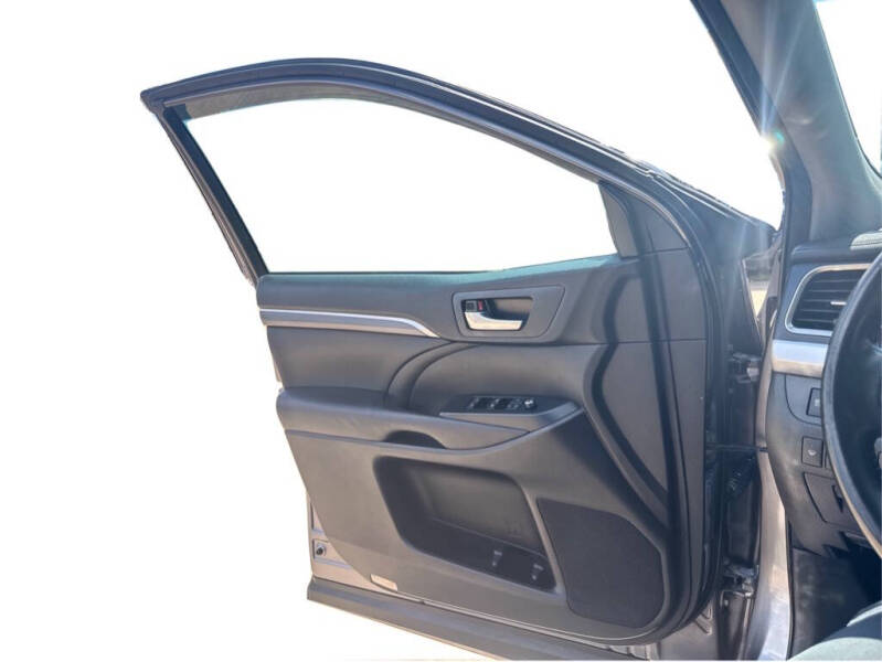 2017 Toyota Highlander SE