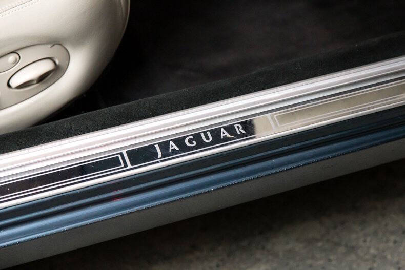 2001 Jaguar XJR