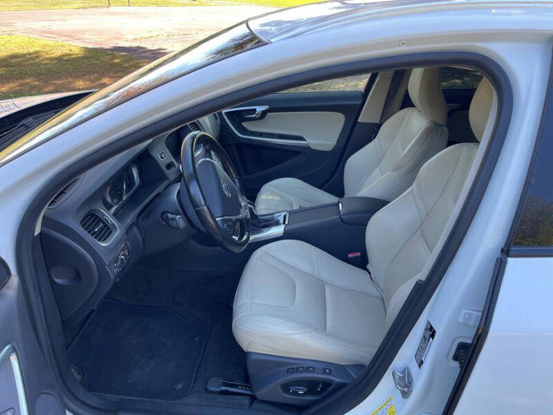 2015 Volvo V60 Cross Country T5