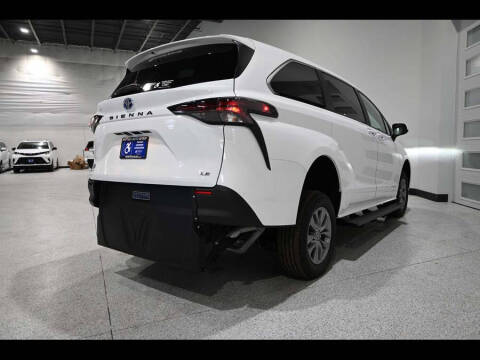 2025 Toyota Sienna LE 8-Passenger