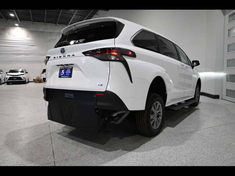 2025 Toyota Sienna LE 8-Passenger