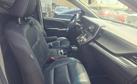 2017 Toyota Sienna SE 8-Passenger