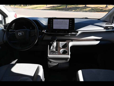 2022 Toyota Sienna LE 8-Passenger