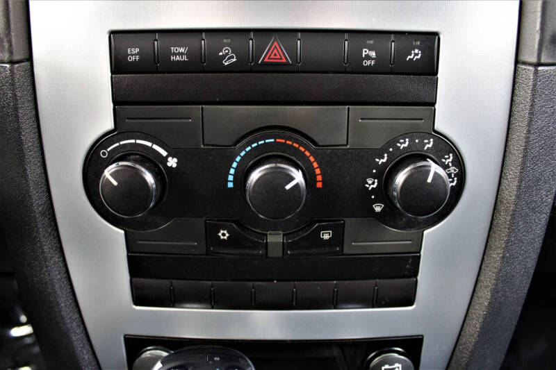 2008 Jeep Commander Sport
