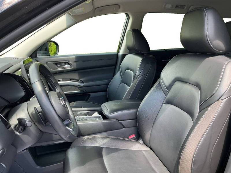 2024 Nissan Pathfinder SL