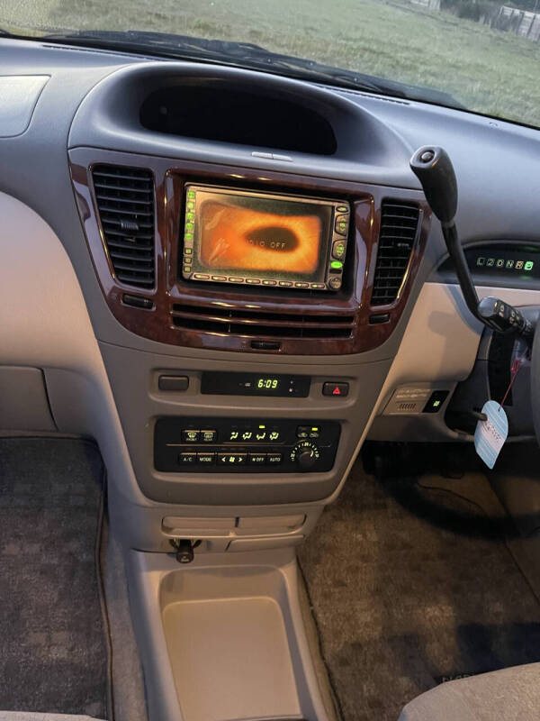 2000 Toyota Nadia