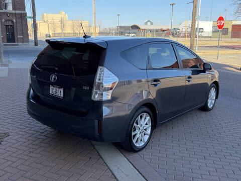 2013 Toyota Prius v Five