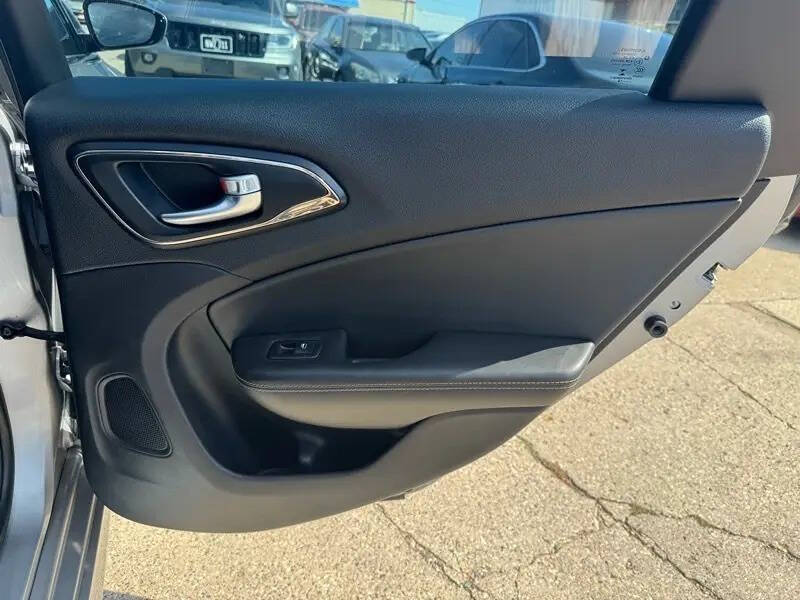 2015 Chrysler 200 C