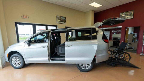 2024 Chrysler Pacifica Touring