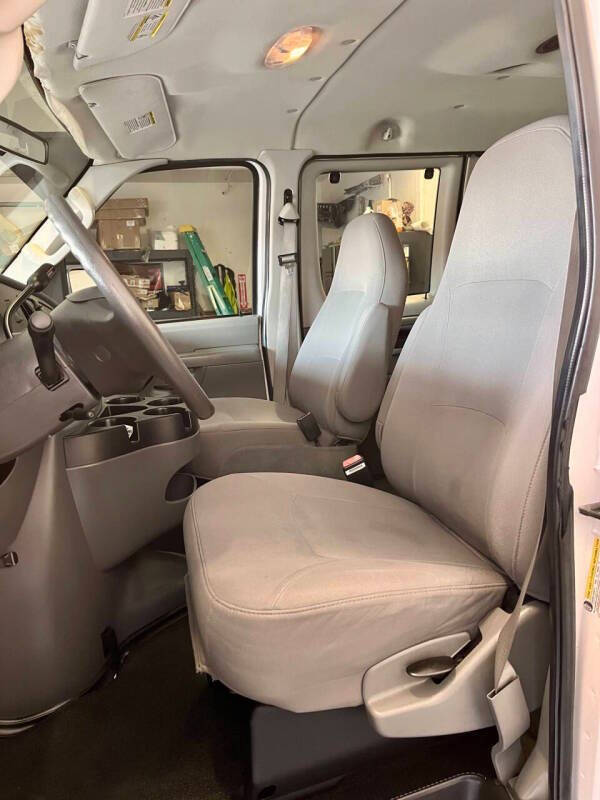 2006 Ford E-Series E-350 SD XLT
