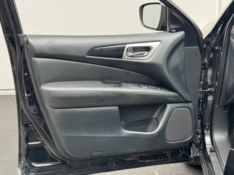2019 Nissan Pathfinder SV