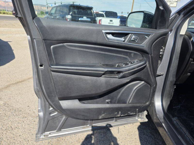 2022 Ford Edge Titanium