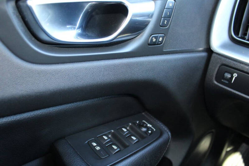 2019 Volvo XC60 T6 Momentum