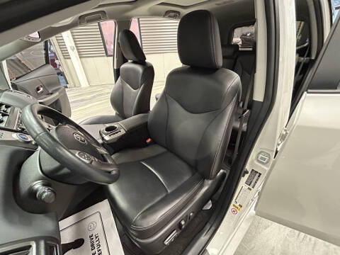 2016 Toyota Prius v Five