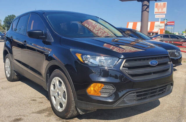 2019 Ford Escape for sale at DURANGO AUTO CENTER LLC in Tulsa, OK