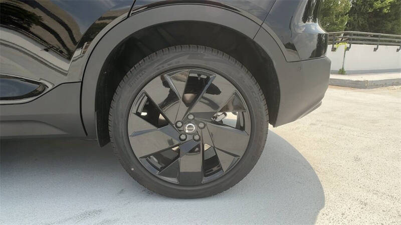 2026 Volvo XC40 B5 Ultra Black Edition