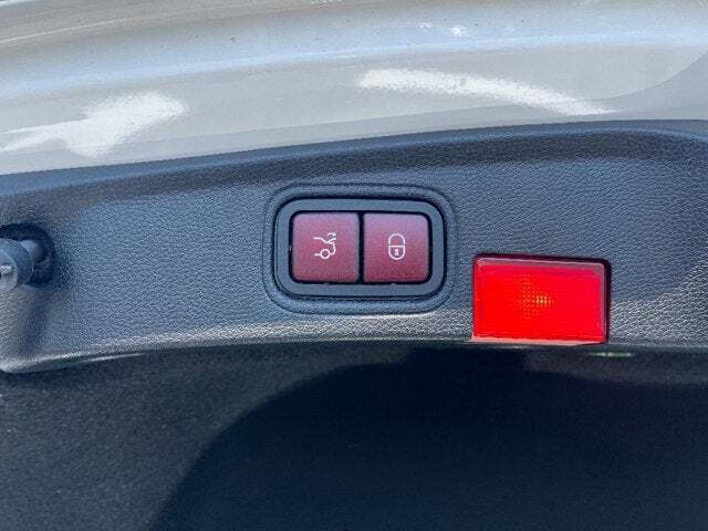 2018 Mercedes-Benz C-Class 12